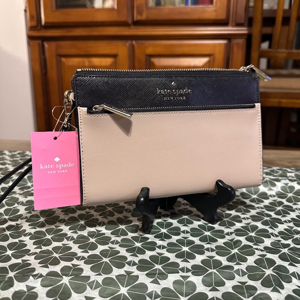 Kate Spade Staci Medium Saffiano leather Wristlet Warm Beige Color. New Whit Tag